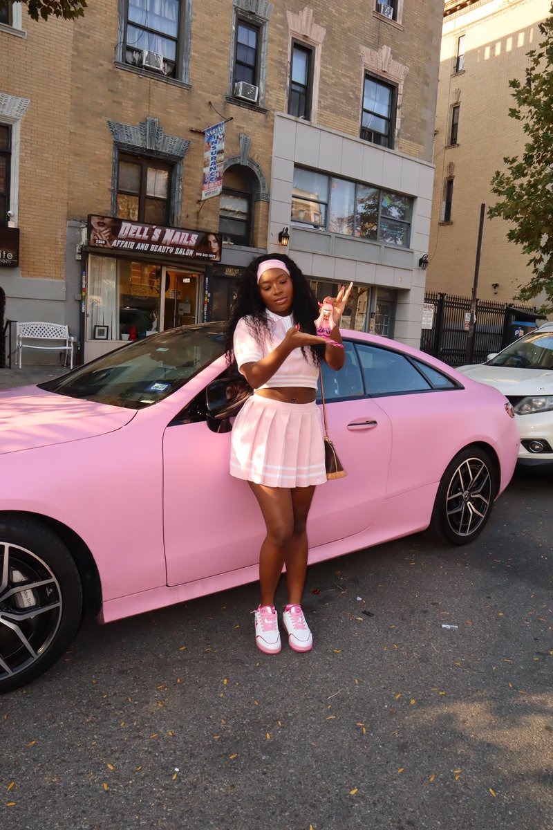 Draw the 4..5..reverse I’m the uno b!tch 💅🏽Gag city Queens loading 💗 #GagCityQueens <a href="/NICKIMINAJ/">Nicki Minaj</a> #PinkFridayNails