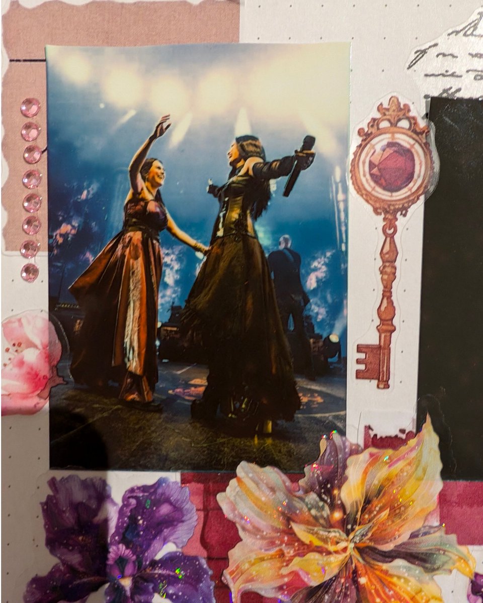 TheSoundOfMyHe2's tweet photo. Oslo and Stockholm in Sharon's Art Book 🥰
The penultimate entry in this special book 🙈
@WTofficial
#wtofficial #withintemptation #sharondenadel #sharonsartbook #fanproject #fanart #bleedouttour https://t.co/fcrqAmhQjI