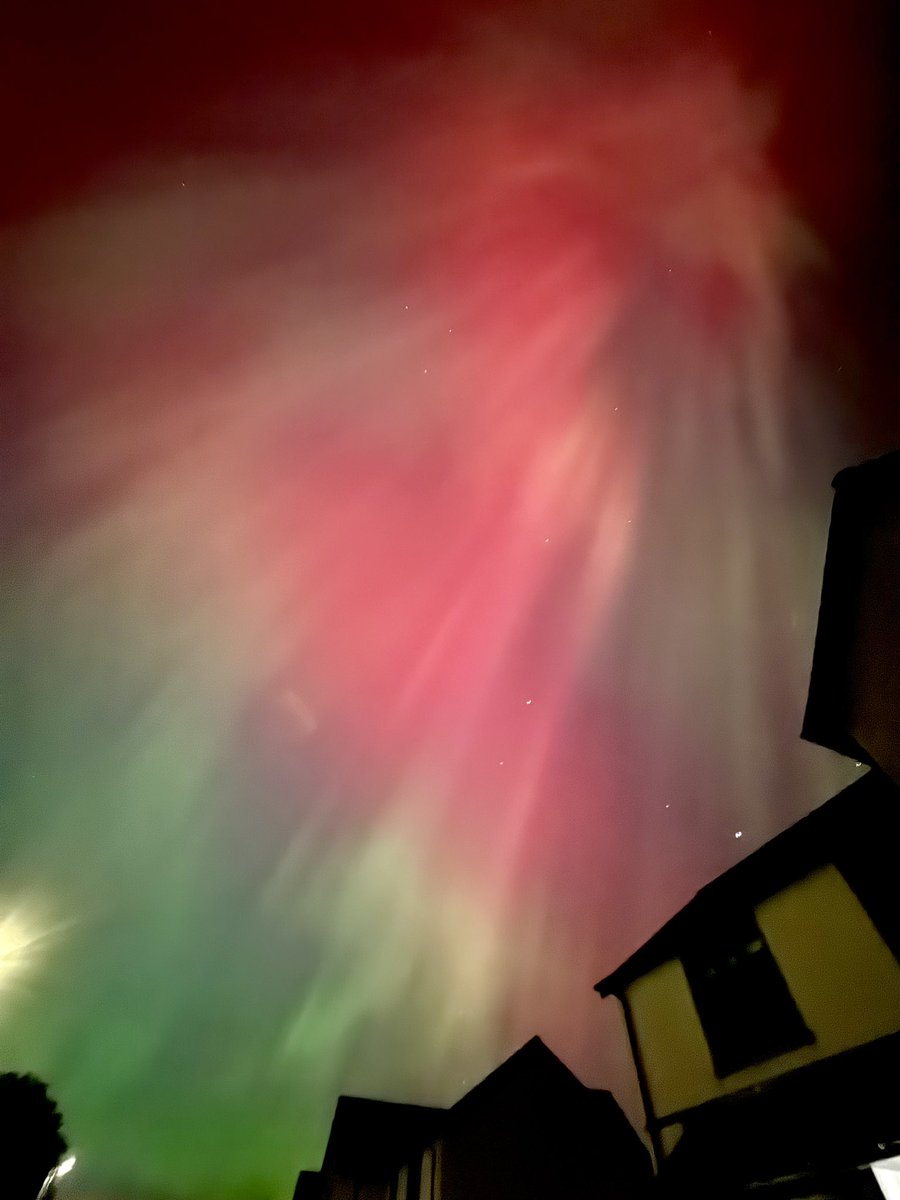 Last night in the Ribble Valley… ❤️💚 #northernlights #auroraborealis #aurora
