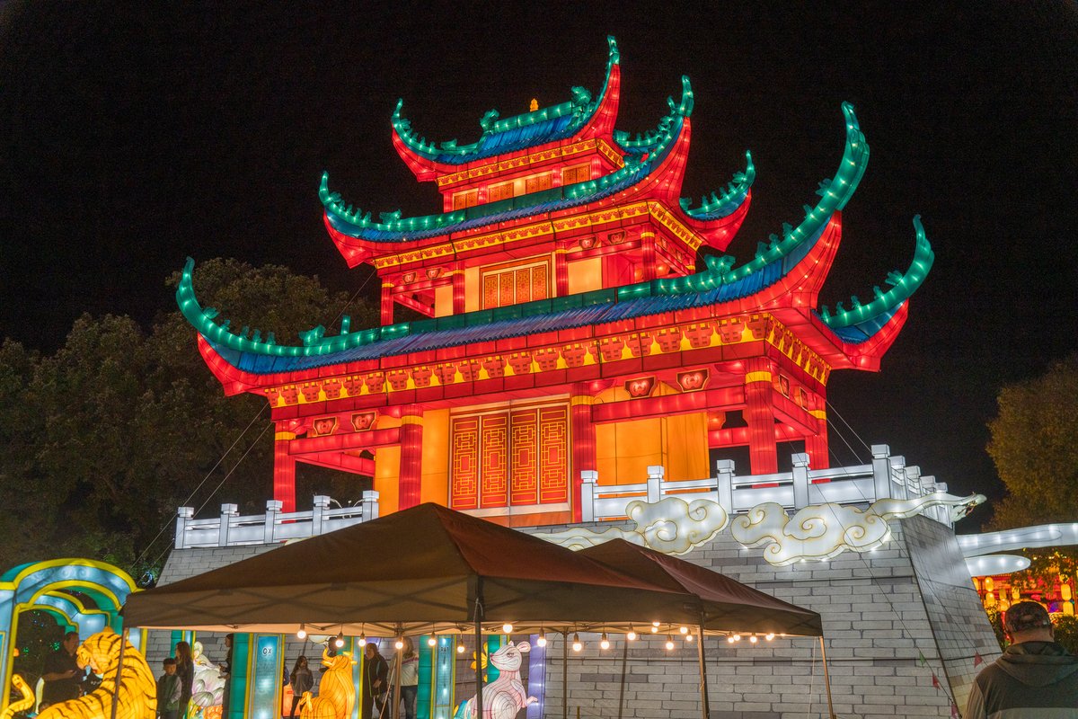 Afrodyte87's tweet photo. Beneath the glow of lanterns lies a path to adventure. Shall we see where it leads?
Whatever path you take this weekend I hope it is filled with love, laughter and is guided by the light you bring to others!
🔗: https://t.co/zgQC8Lw7qP
📍: @chinalightswi
#chinalights #kigurumi https://t.co/Wj4tkN2X23