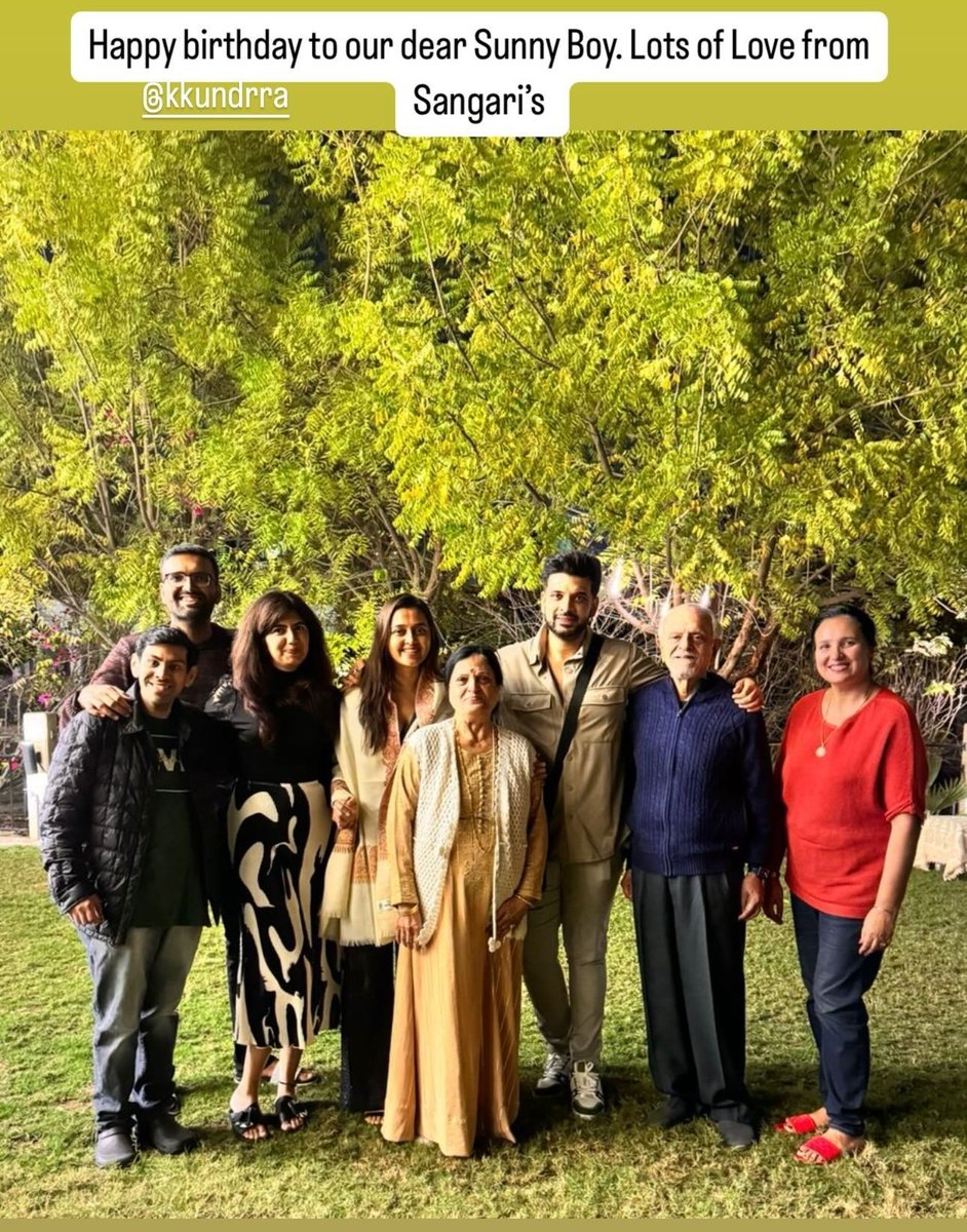 Nayu__TejRan's tweet photo. TejRan with Karan's Relatives 🤍
____________
#TejasswiPrakash #KaranKundrra #TejRan https://t.co/Vz48Srs0xN