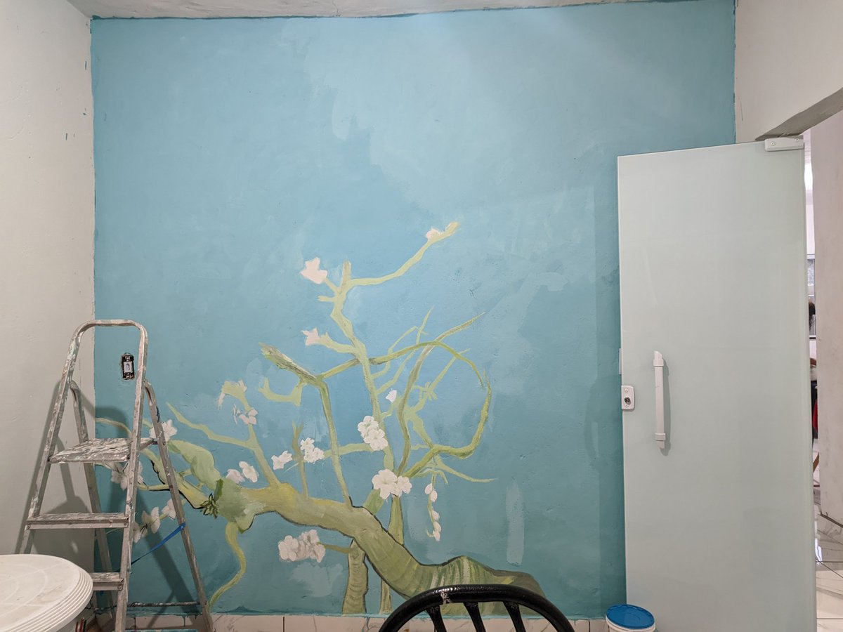 pintando a parede d uma amiga minha

ainda falta muito galho kkk