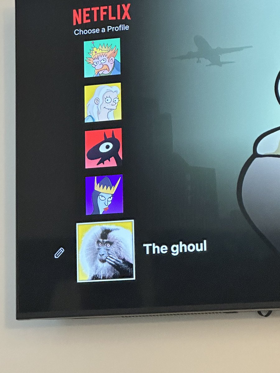 iPad_Latino's tweet photo. If you leave your Netflix logged in on the hotel tv I’m makin a profile!! https://t.co/hkdxtGXC66