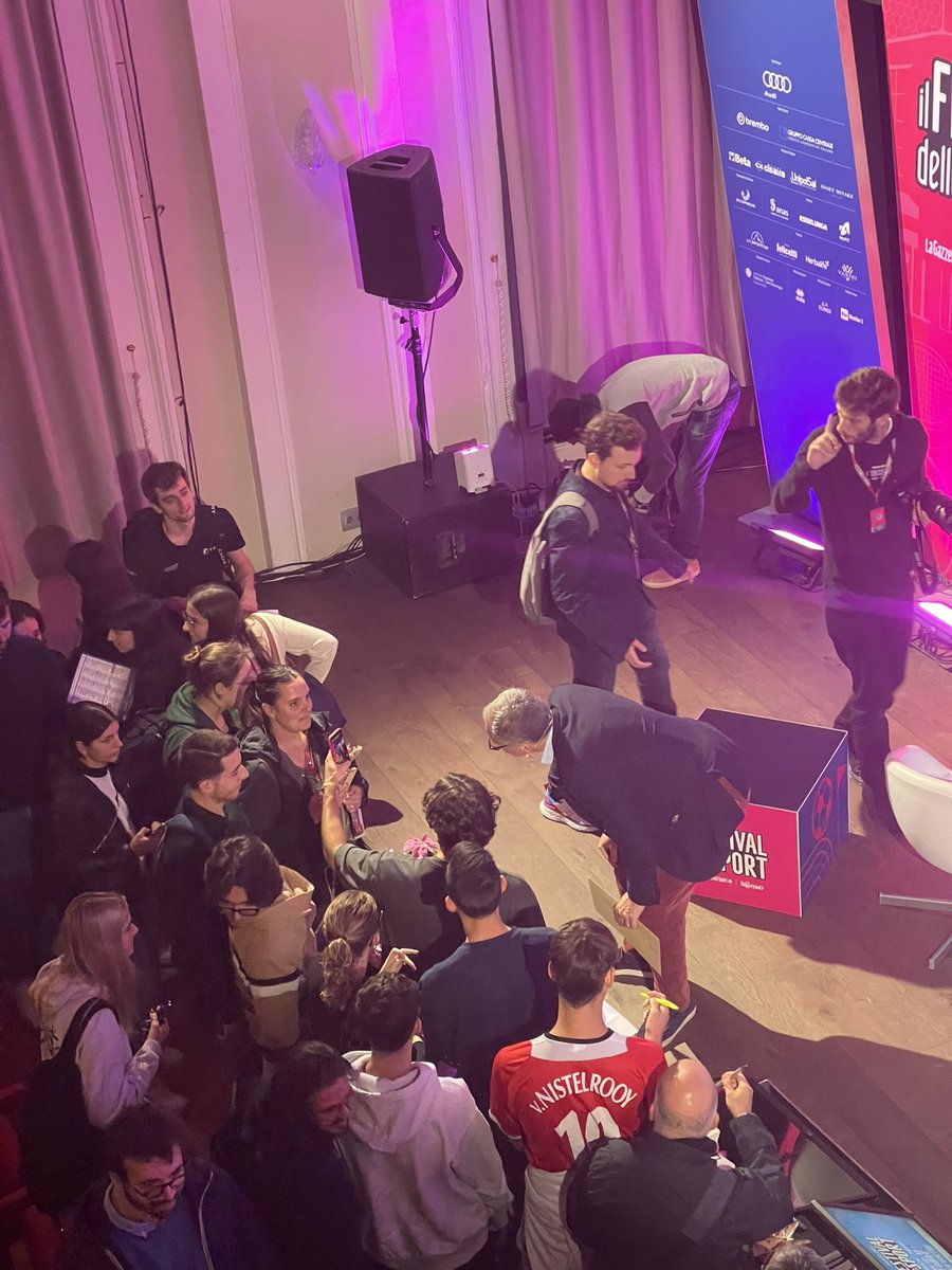 gpusti's tweet image. Primo giorno al #FestivalDelloSport di Trento, Stefano Domenicali (CEO Formula 1) e Carl Lewis (abbastanza bravo nell’atletica)