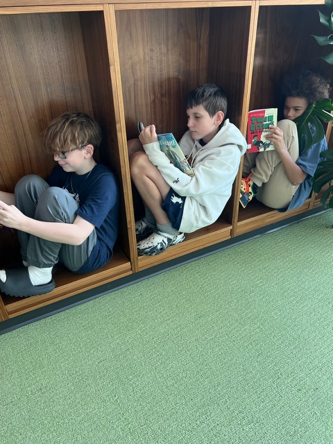 Any day in the library with 100% of 7th graders engaging in independent reading is a GREAT day (and actually it was TWO days)! #spsreadtosucceed #jarrettpride