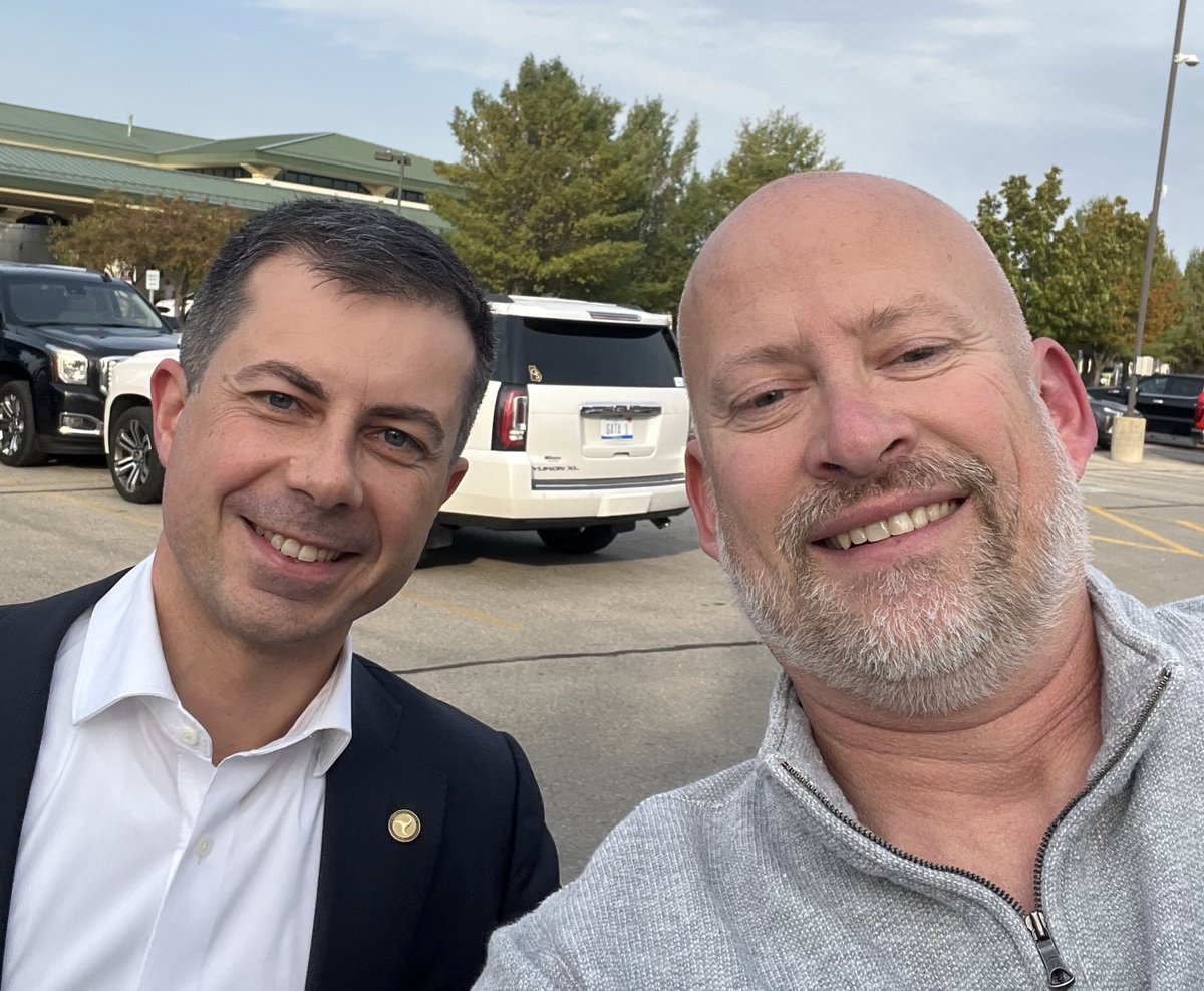 Meeting <a href="/PeteButtigieg/">Pete Buttigieg</a> on the way home after a great week in NYC and Seattle was a highlight! I appreciate him taking a moment for a quick picture.