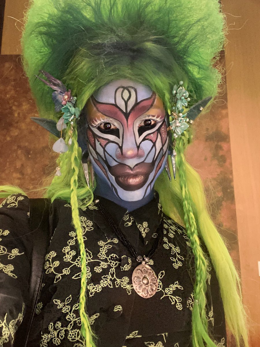 MaxiGlamour's tweet photo. Celebrated National coming out day at Southern Illinois University Edwardsville giving a presentation on Queer theory from a global perspective that dissects Queerness and colonialism. https://t.co/BjlxZ4bPW5