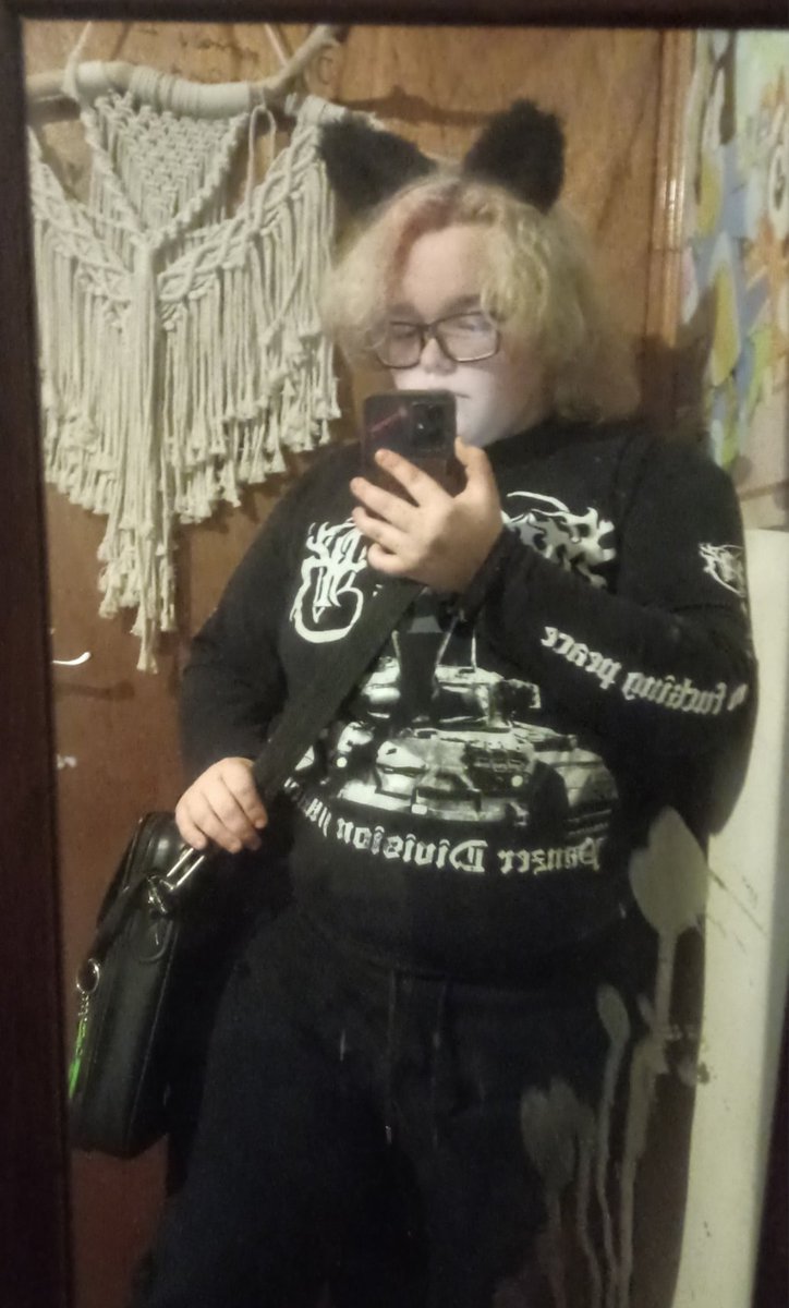 ew why is she balding