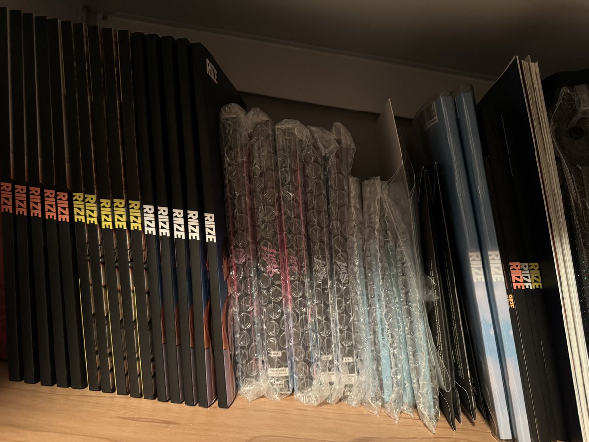 Tayabbiny's tweet image. #RIIZEis6 #라이즈 를 지키기 위한 앨범 나눔 이벤트

- 미니 앨범 포토북 라이징, 붐붐베, 임파서블 버전
- 럭키 앨범 초회 생산 한정반 A/B, 통상반
- 에필로그 앨범 포토북, 카세트테이프 버전

✅RT
✅Follow

힘든 시기를 견딜 희주들을 위해 추첨으로 총 15분께 드리겠습니다🧡 당연히 6인