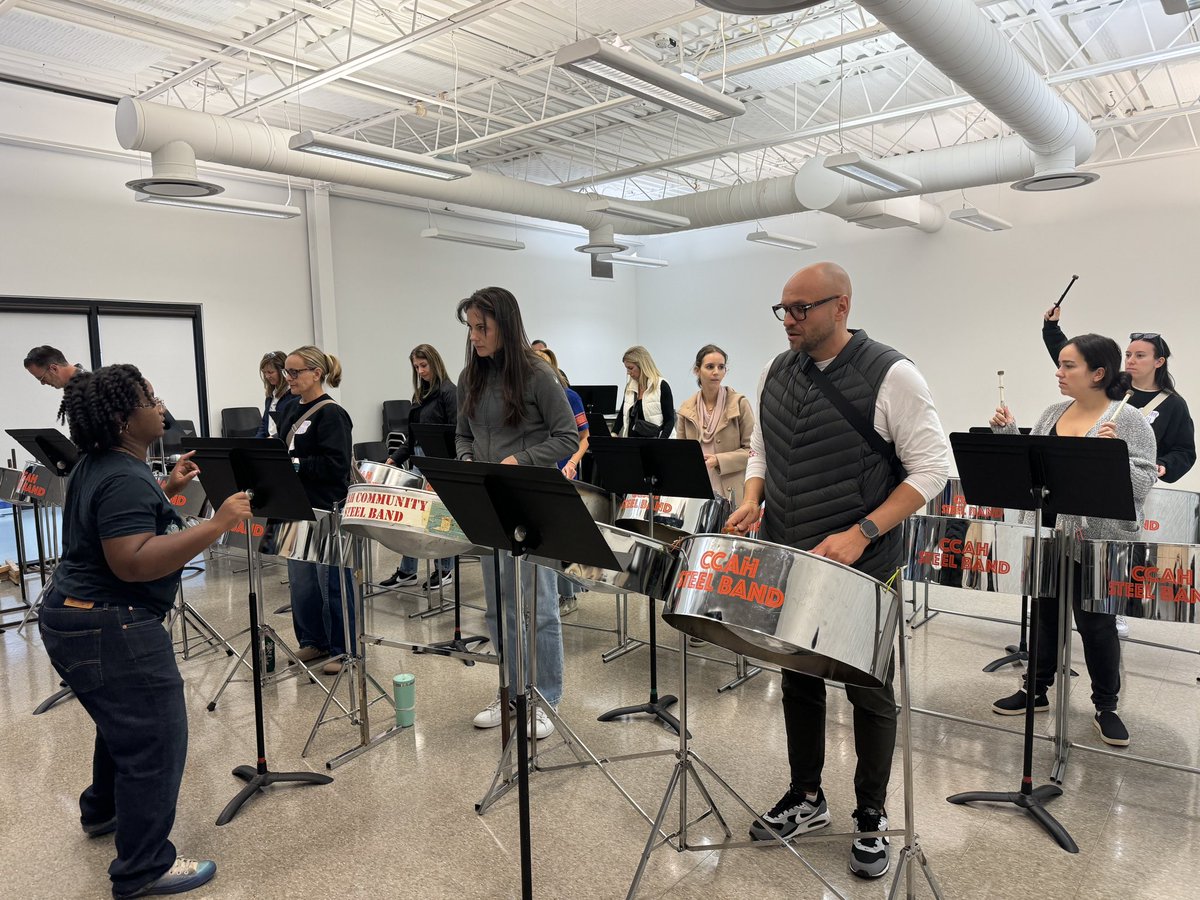 mrspilozzi's tweet image. A beautiful and restorative day. We go forth with God’s hands doing His work. 
Happy Thanksgiving from our @SJPIIOakville crew to the entire @HCDSB Family!