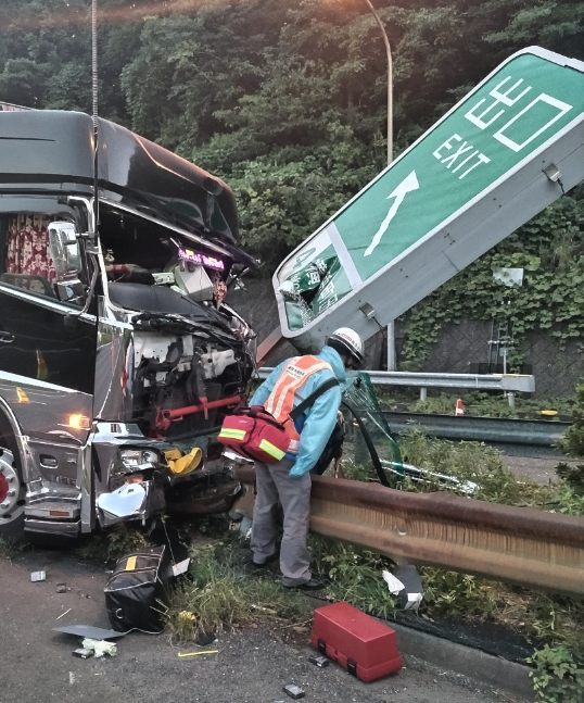 取引中止 E1 #東名 #事故 #ランプ閉鎖】 6時35分現在 下り線(名古屋方面) 開始