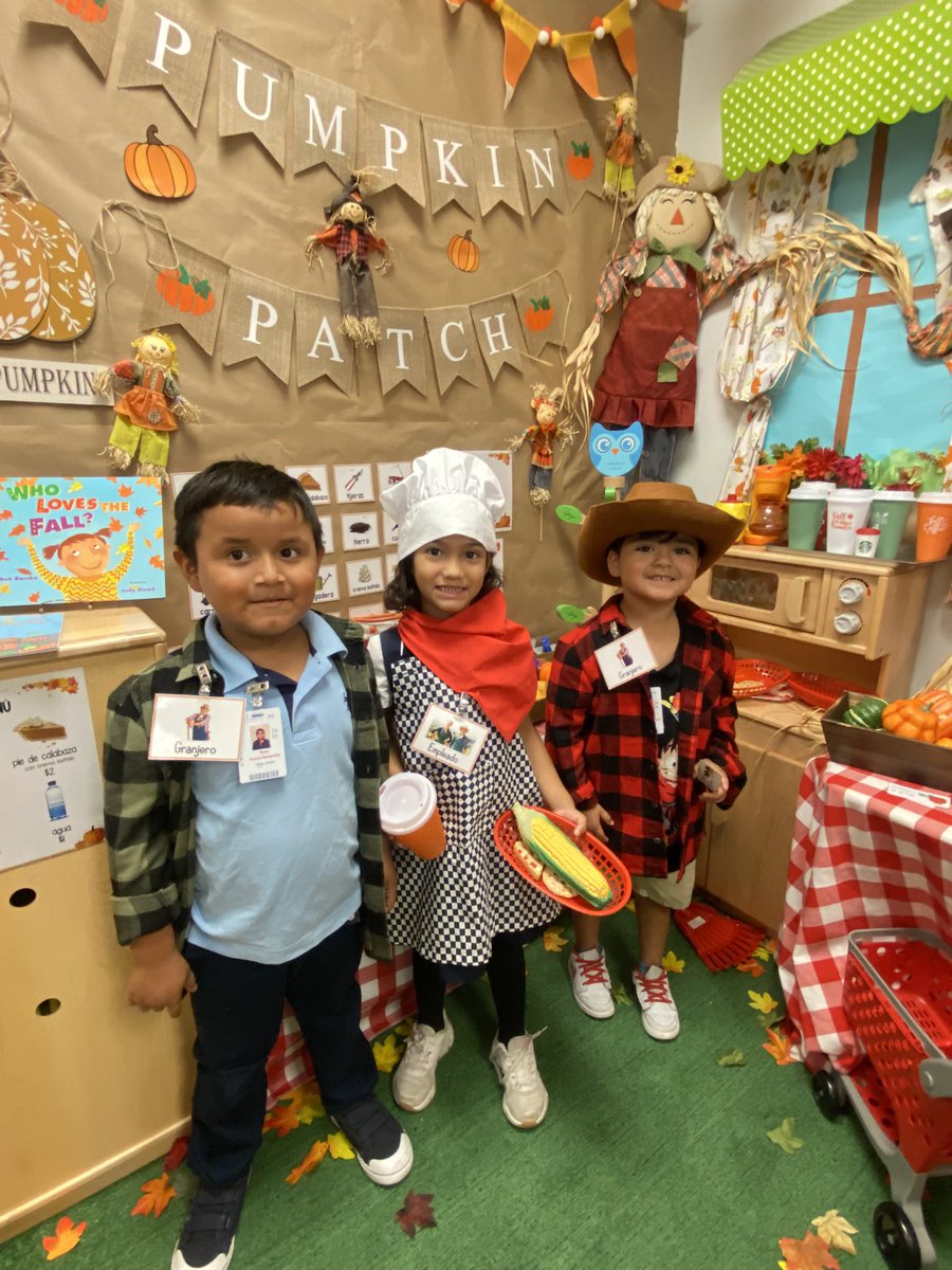 almary_r's tweet photo. Farmers in action placing their food order in our Dramatic Play center which turned into a Pumpkin Patch for a few weeks. @SchulzePanthers #PreKisfun https://t.co/a1h0sBwcYv