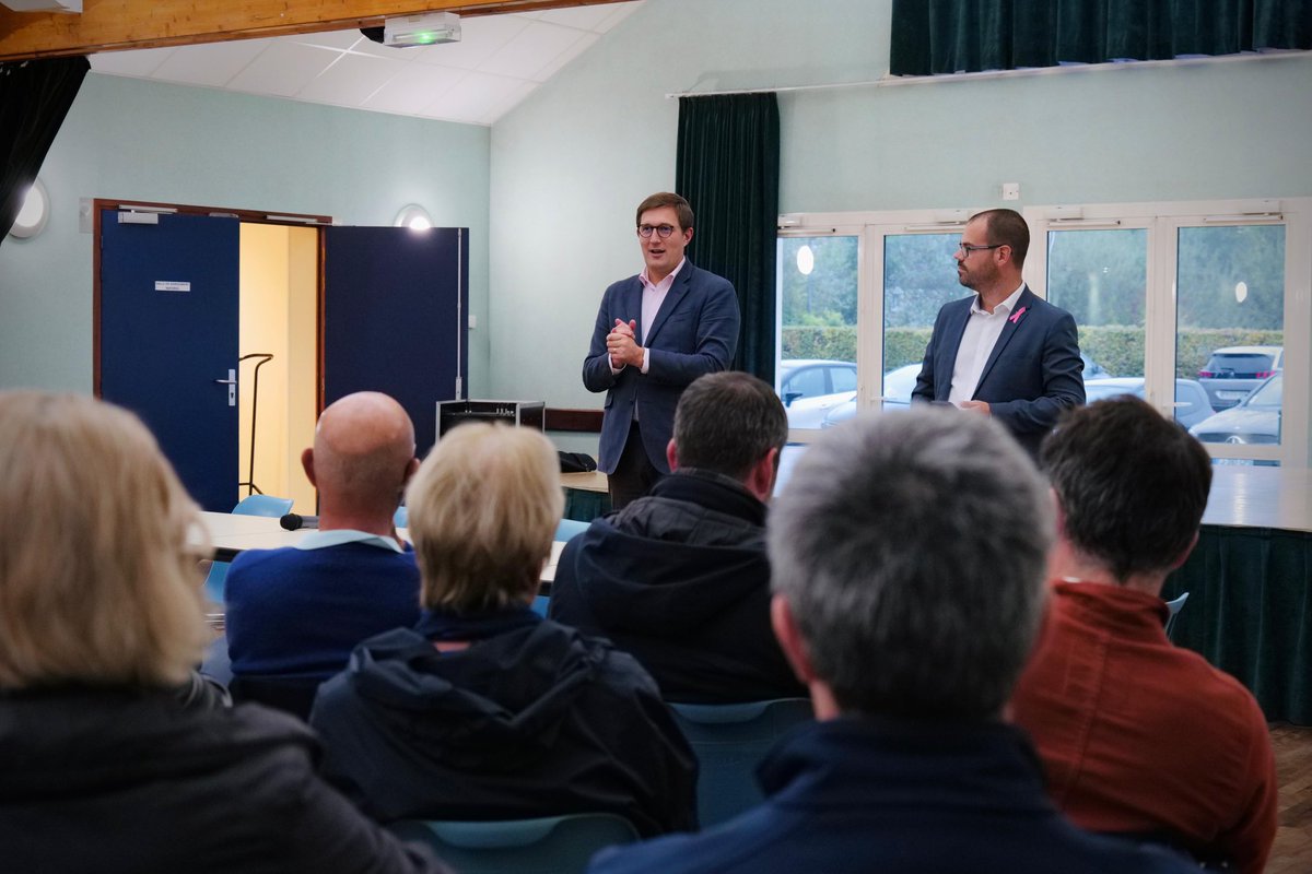 ChangerGagner76's tweet photo. Mercredi soir, à Rives-en-Seine, @NicolasMayerNMR était aux côtés des militants de #SeineMaritime pour réaffirmer notre ambition d'un rassemblement autour de valeurs claires : une #gauche pour réellement changer la vie des gens ! https://t.co/gHACfUJizi