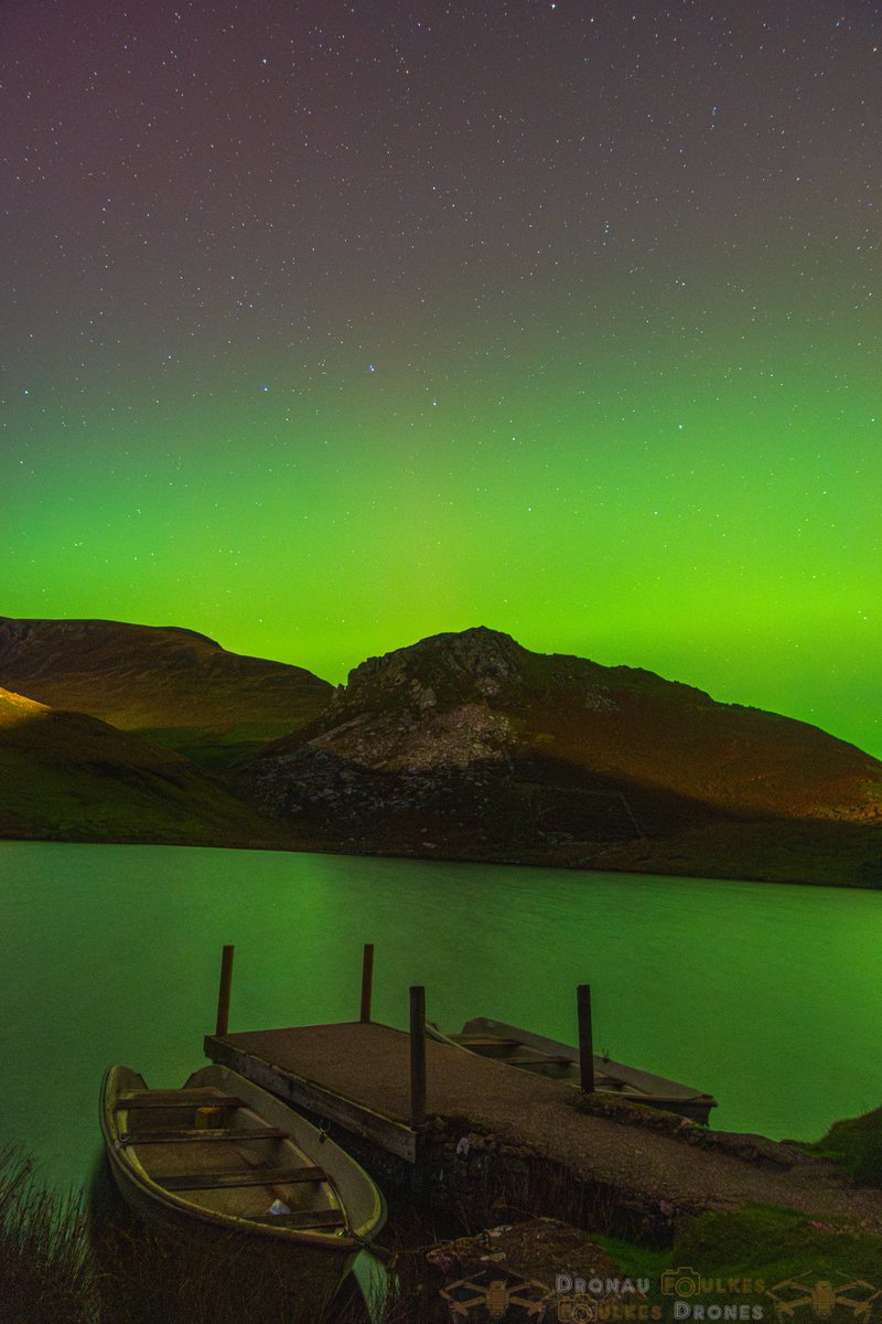 Yr "Aurora Borealis" neithiwr o Llyn Dywarchen, DyffrynNantlle! 🏴󠁧󠁢󠁷󠁬󠁳󠁿

The Aurora Borealis last night from Llyn Dywarchen, Dyffryn Nantlle last night. 🏴󠁧󠁢󠁷󠁬󠁳󠁿

<a href="/Ruth_ITV/">Ruth_TV</a>
<a href="/DerekTheWeather/">Derek Brockway - weatherman</a> <a href="/ITVWales/">ITV Wales News</a> <a href="/S4Ctywydd/">S4C Tywydd</a> <a href="/ItsYourWales/">It's Your Wales</a> <a href="/carolvorders/">Carol Vorderman</a> <a href="/ChrisPage90/">Chris Page - Weatherman</a> <a href="/metoffice/">Met Office</a>  <a href="/StormHour/">#StormHour</a> <a href="/VirtualAstro/">VirtualAstro</a>