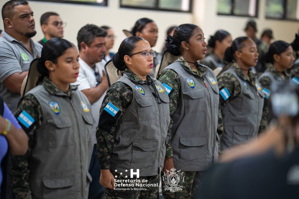 El Segundo Batallón de Protección Ambiental, clausuró el "Taller Conocimientos Básicos en Viveros y Legislación Ambiental", en el que participaron 16 mujeres suboficiales, soldados y auxiliares.
