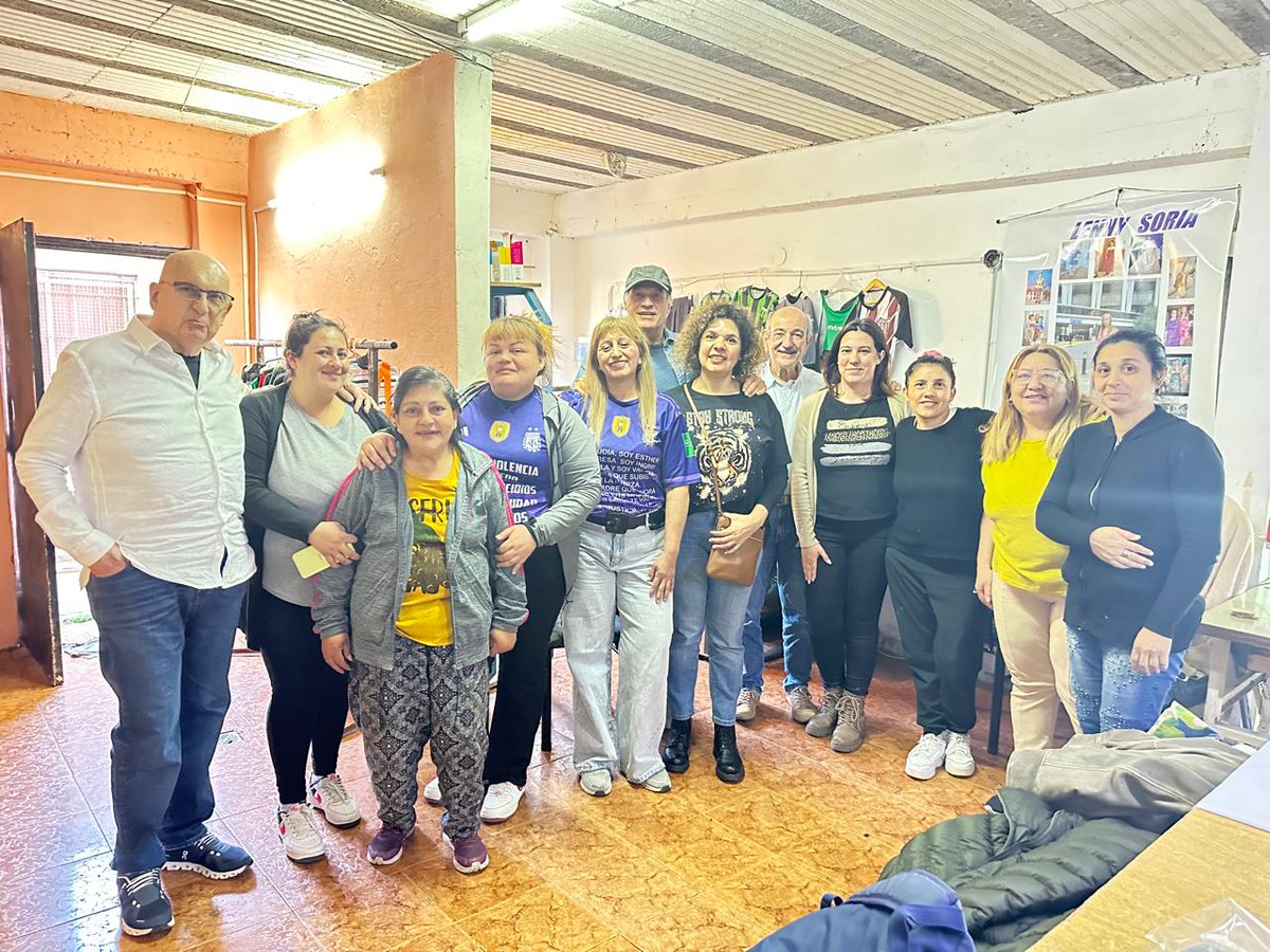 FGrandeSocial's tweet photo. Increíble esfuerzo emprendedor de Leny y demás compañeras y compañeros.   ¡Gracias por brindar esta oportunidad!     
#CooperativaTextil 
#CiudadOculta 
#eltrabajodignifica💪❤️ 
#trabajoargentino🇦🇷 https://t.co/Yo99aw6LMd