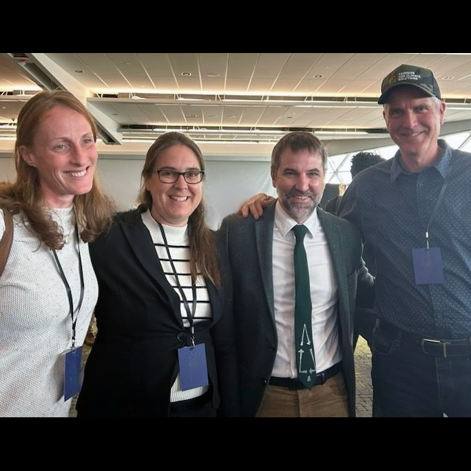 Discuté avec <a href="/JohnBarlowMP/">John Barlow</a> <a href="/theJagmeetSingh/">Jagmeet Singh</a> <a href="/s_guilbeault/">Steven Guilbeault</a> aux conférences <a href="/CdnAgriFood/">CAPI - ICPA</a> <a href="/ClimateInstit/">Canadian Climate Institute</a>/<a href="/NZAB_Canada/">Net-Zero Advisory Body</a> de l'importance traduction/transfert de connaissances pour ⬆️ les pratiques #AgCan à haute résilience et à faibles émissions qui améliorent la viabilité des fermes