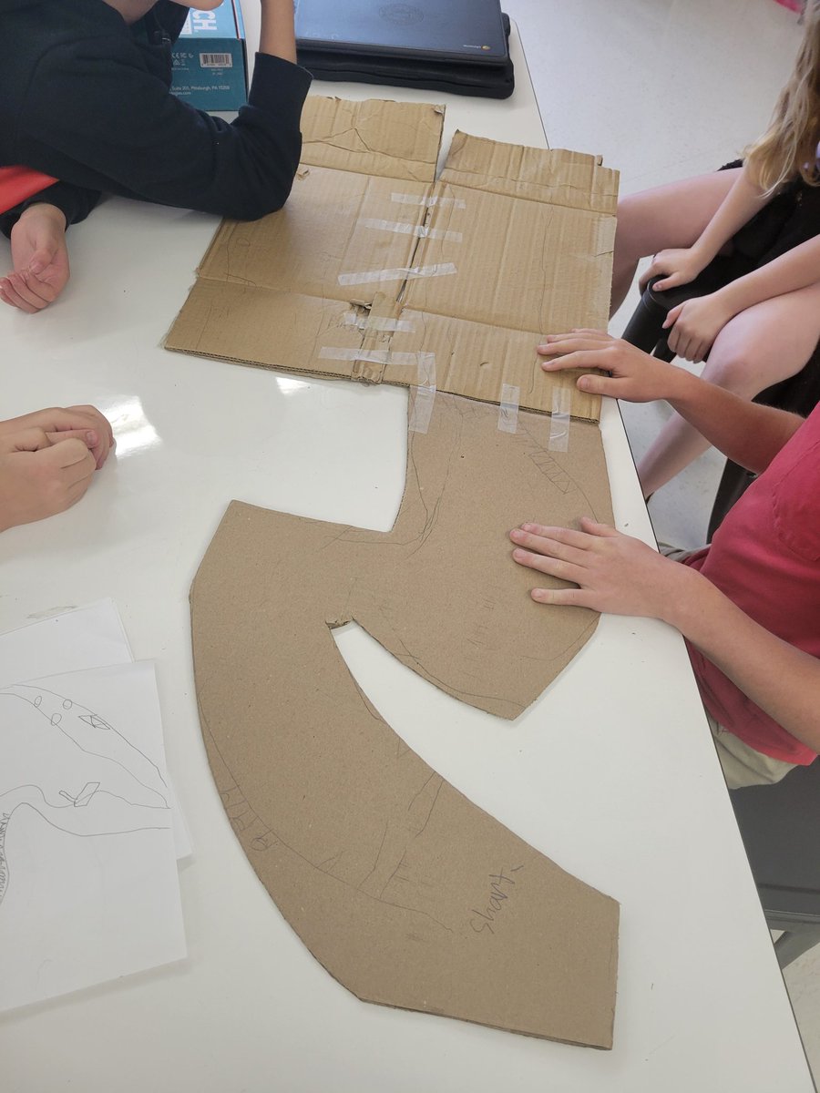 Llama_eLab's tweet image. Our Independent Fabricators finished up their obstacle courses and coded their Finch Bots to run through them.
#VWeLabs