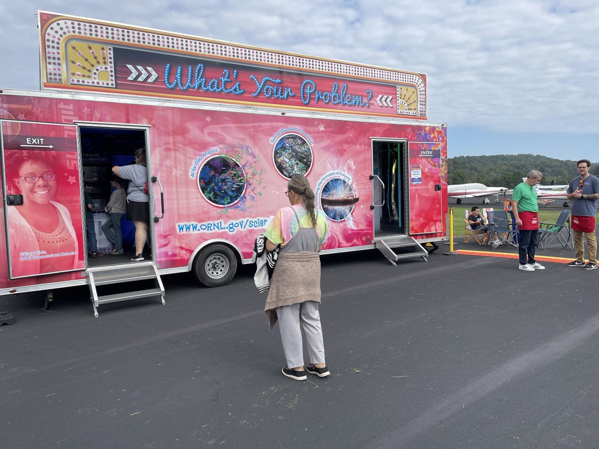 unitedwayknox's tweet photo. We want to say a big thank you to @ORNL for hosting the travelling science fair for our Community Schools students! This exciting opportunity brought STEM to life for many young learners. 

Thanks for sharing this amazing opportunity with local children, ORNL! https://t.co/7eu2VR30K6