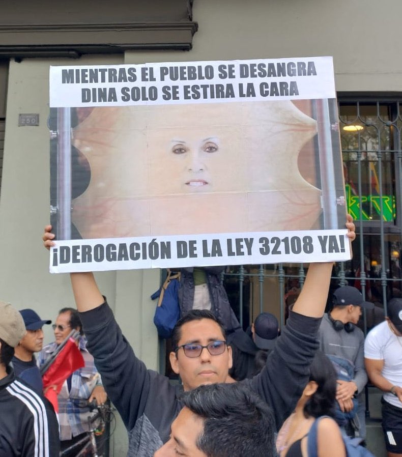 ElmerAyala_PE's tweet photo. PARO NACIONAL CONTRA LA DELINCUENCIA Y LA CRIMINALIZACIÓN DE LAS PROTESTAS: 14,15 y 16 de noviembre.

El paro continúa el día de hoy y así mismo se convoca para estos tres días del mes de noviembre que fueron declarados como no laborables por este régimen, ya no podrán decir que “El Perú no se detiene”.