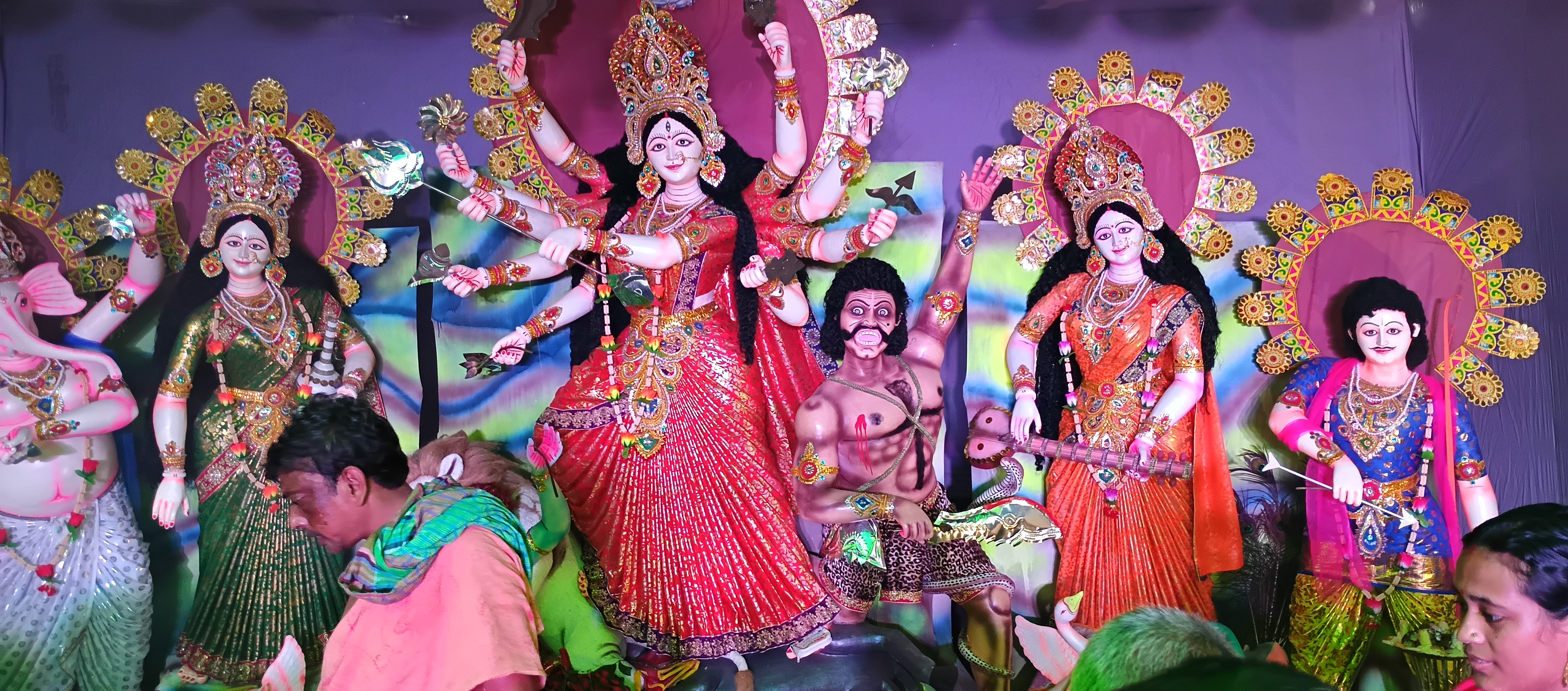 কালিয়াকৈর মহা অষ্টমী পুজা পরিদর্শন করেন কেন্দ্রীয় কৃষক দলের নেতা