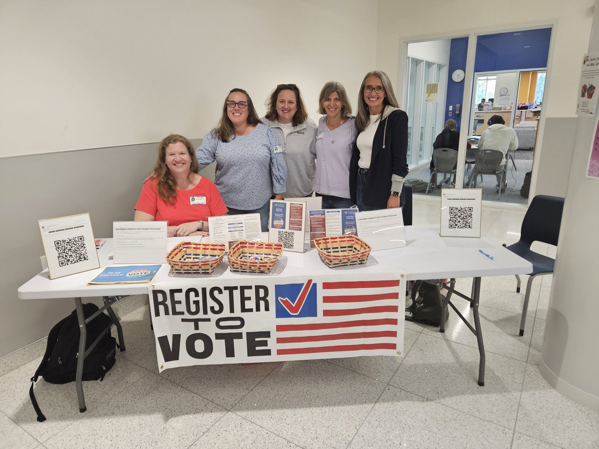 <a href="/ACHSPTSA/">ACHS PTSA</a>  voter registration drive outside <a href="/mhlib/">mhlibrary</a>  <a href="/AlexCityTitans/">Alexandria City High School</a>  during lunch block today &amp; back on 10/15