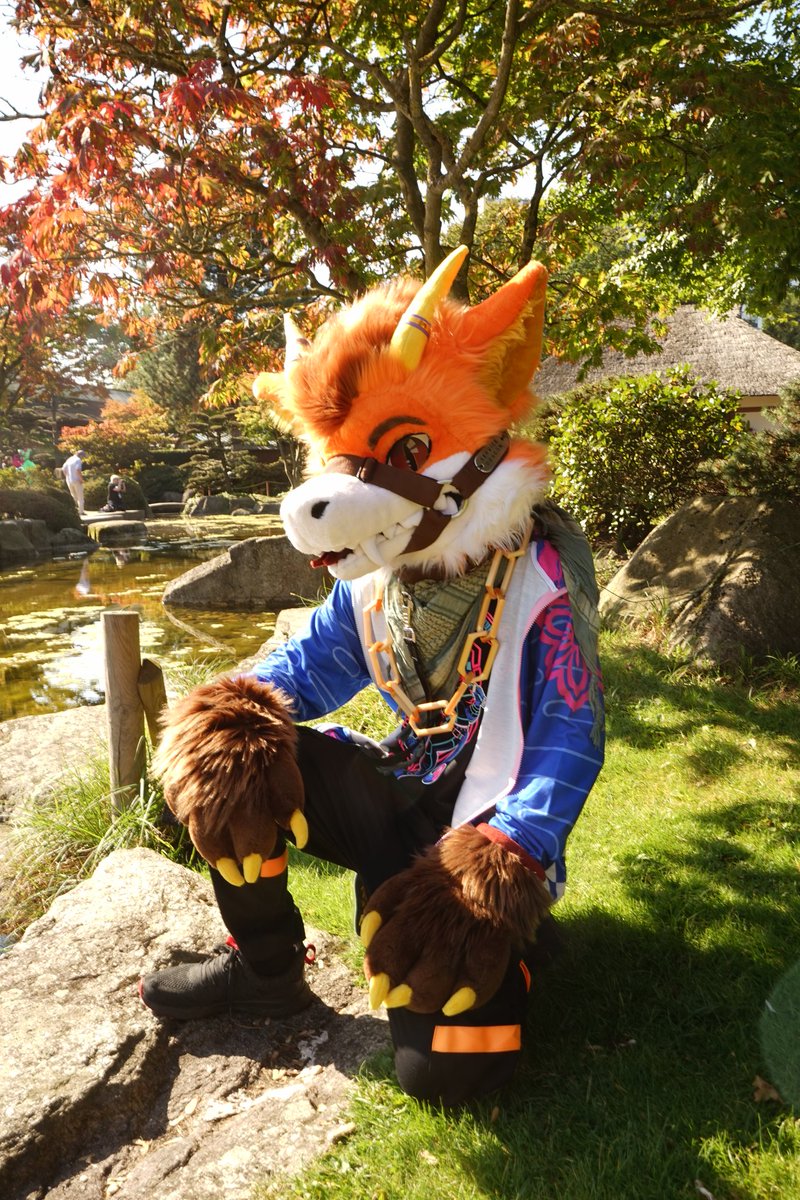 Happy #FursuitsEveryday 

#Eurofurence28
  Photo was taken at Planten un Blomen