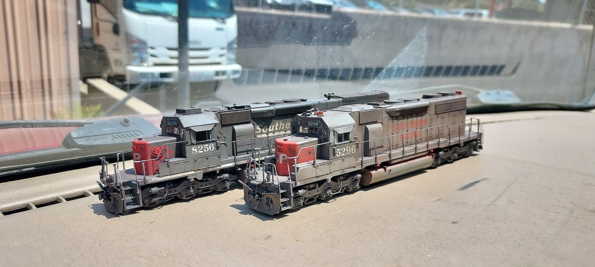 Good weathering jobs always look stunning in natural light! I'm really proud of how these SP units turned out. I should really make a layout module of some kind for outdoor photography.