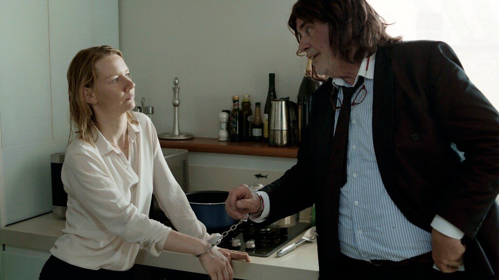 اگر مثل من عاشق Toni Erdmann بودید و آن را یکی از بهترین فیلم‌های پدر/دختری تاریخ سینما می‌دانید
یک خبر خوب برایتان دارم:

مارن آده 8 سال پس از اکران آن فیلم، قصد ساخت اثر جدیدی دارد:
Zauberwort
از حالا برای دیدن این فیلم در کنار آثار جدید ایناریتو و پل توماس اندرسون، هیجان دارم.
