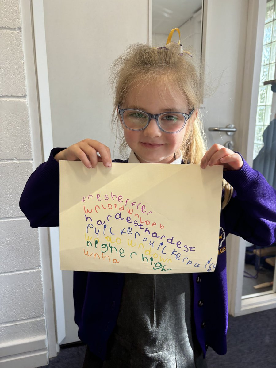 Emmaus_School's tweet photo. 🌈Year 1 loved practicing their @SpellingShed words of the week! 🐝We used different colours to make spelling rainbows 🌈 What a way to brighten up our Friday! 🧠 #emmausenglish #emmausyearone https://t.co/JWcWtM2FgH