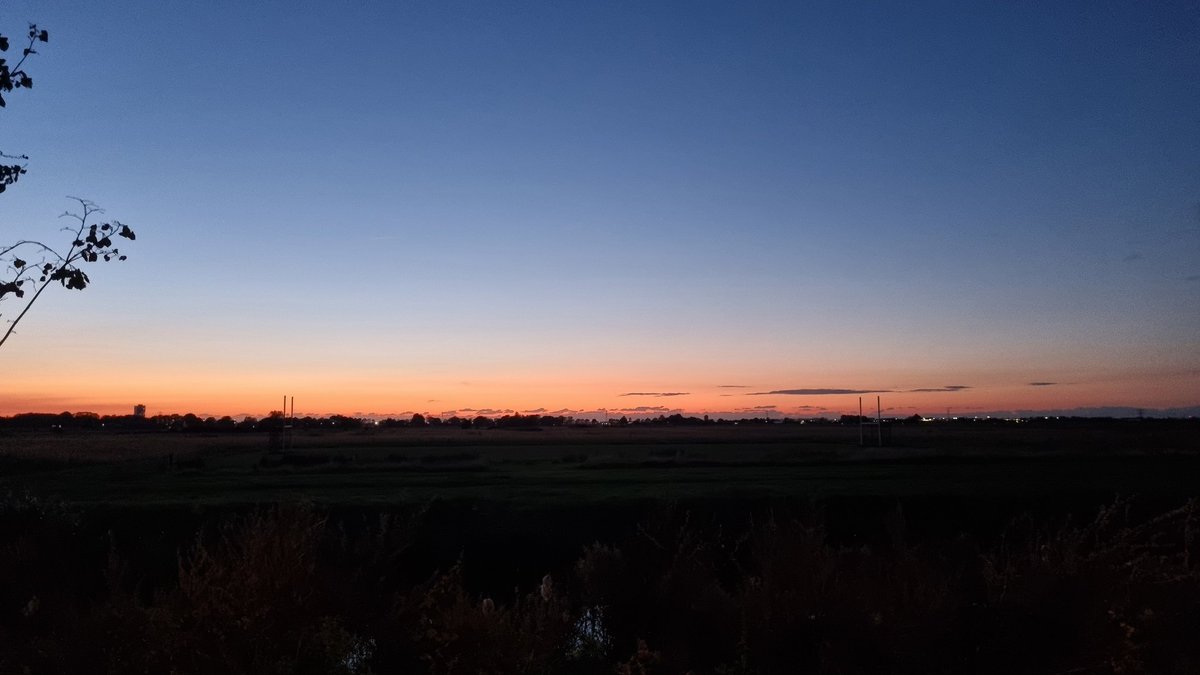 🌜🧣🧤Een heldere, windstille en frisse avond.
🌠 Maar van komeet Tsuchinshan-ATLAS ontbrak, 3 kwartier na zonsondergang, helaas nog elk spoor.
