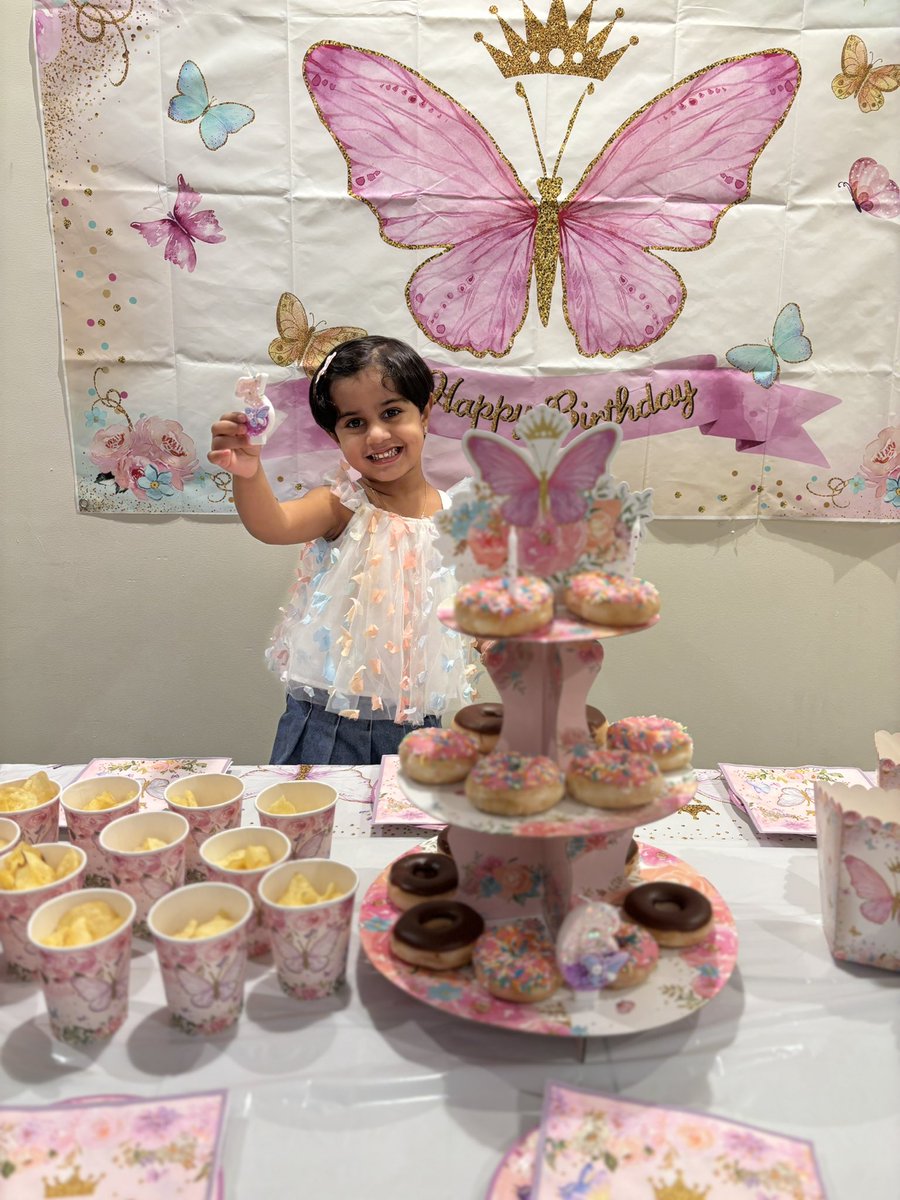 We had 3 BDs over the past two months 🥹❤️

1- Ahmed ❤️
2- Bushrah ❤️10❤️
3- Sema ❤️3❤️

#blessed