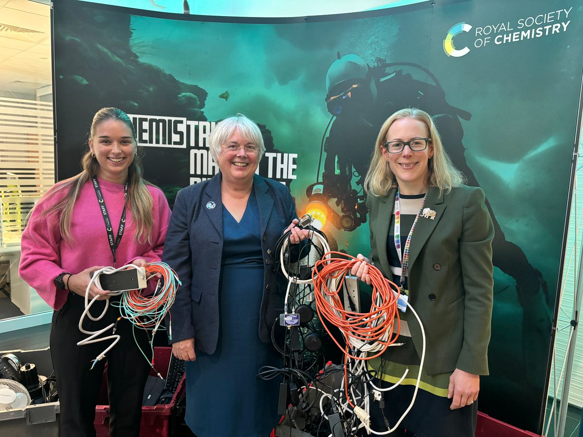 Charlotte Cane MP🔶 (@charlottecane8) on Twitter photo Great to meet some of the team from <a href="/RoySocChem/">Royal Society of Chemistry</a> - they're supporting <a href="/recycleelectric/">Recycle Your Electricals</a> on their #GreatCableChallenge for international #EWasteDay, including helping staff members safely dispose of old tech Great to meet some of the team from <a href="/RoySocChem/">Royal Society of Chemistry</a> - they're supporting <a href="/recycleelectric/">Recycle Your Electricals</a> on their #GreatCableChallenge for international #EWasteDay, including helping staff members safely dispose of old tech