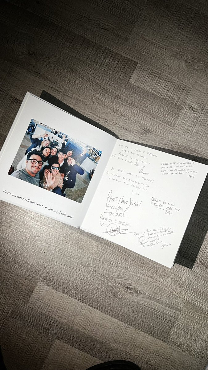 RebeccaMazzante's tweet photo. Priorità a New York: preparare il divano per grandi pigiama party e girare una nuova serie! 
Vi porterò sempre con me, ovunque andrò ❤️ https://t.co/pN31VShLUA