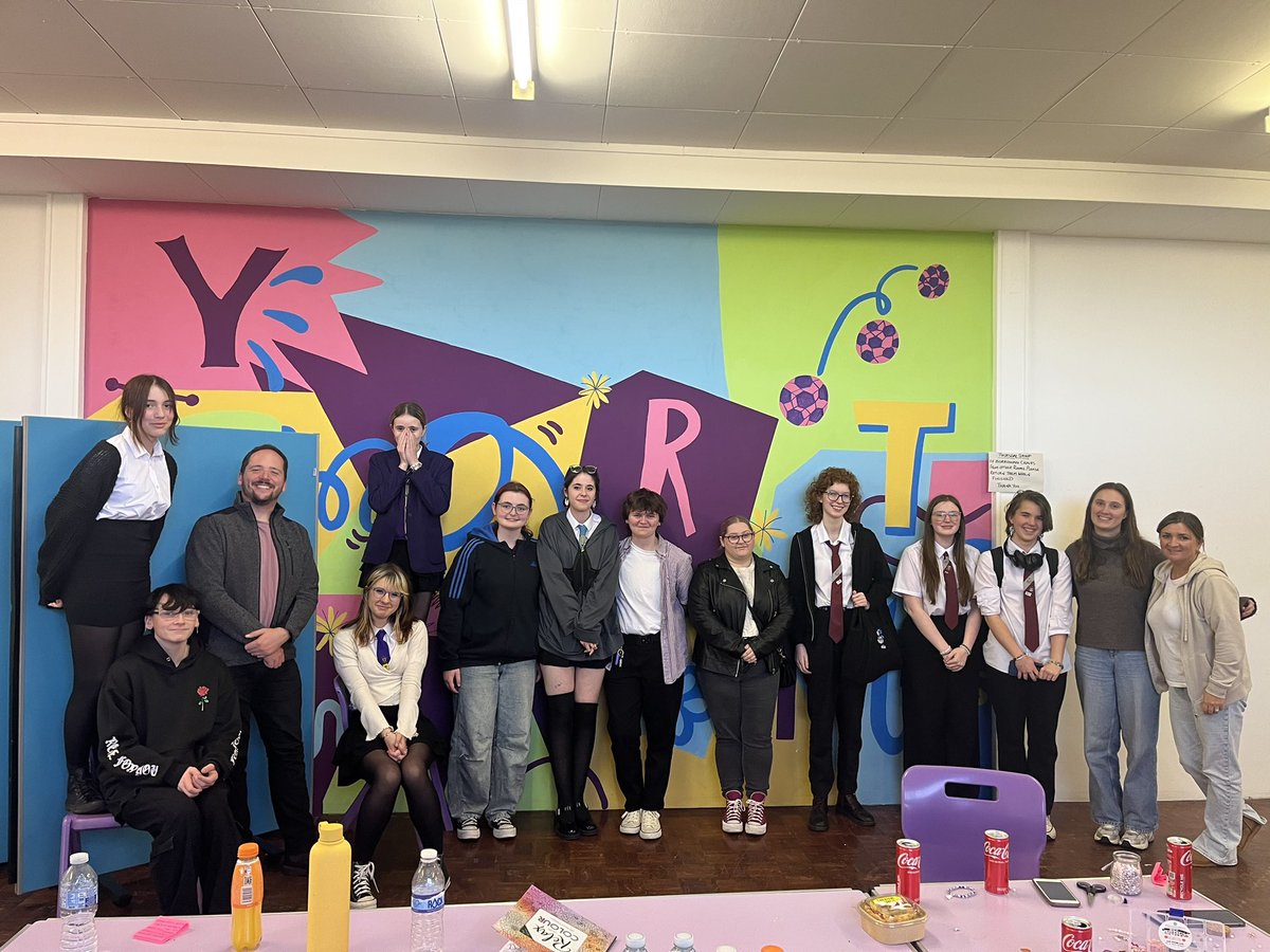 WDYouthWork's tweet photo. Last night our @WDYouthCouncil met with the Roots youth group regarding their healthy relationships online campaign with @NSPCC_Scotland https://t.co/EjEiFaBI8G