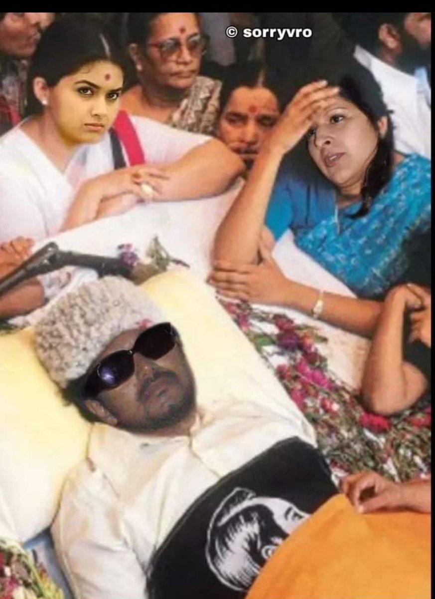 Rajini1317's tweet image. மாணவர்களின் படிப்பை கெடுத்து, இளைஞர்களை வேலையை விட்டு விட்டு மாநாட்டுக்கு வரச் சொல்லும் சுயநலவாதி கட்சி TVK. No vote for Vijay . #தற்குறி_விஜய்_கழகம்