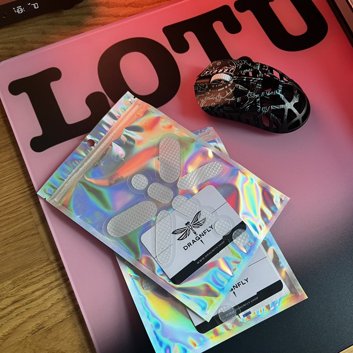 Clear grips for your customs? These look super cool! 🔥

Thank you <a href="/Dragnfly_/">Dragnfly</a>