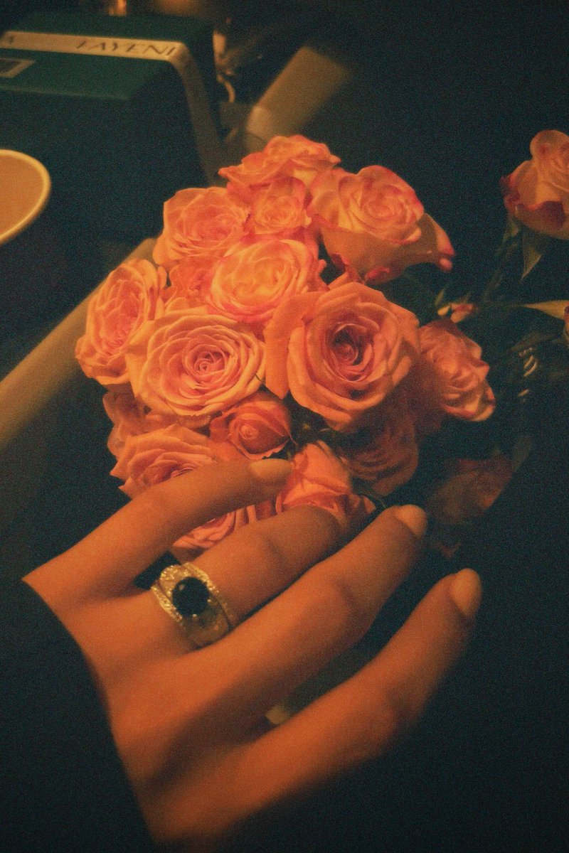 « ماظنتي مثلي على الارض ثنتين / أنا النساء في صدر شبه الجزيره »