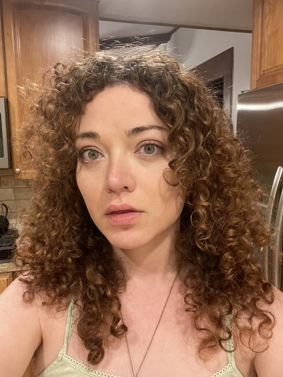 ImagisteX's tweet image. trans woman in her thirties? try a trans woman about to leave her thirties