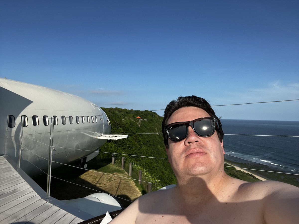 charliedelvalle's tweet photo. Estamos pasando una excelente semana en #PrivateJetVilla ✈️ #Pecatu 🐒 #Bali #Indonesia 🇮🇩 https://t.co/OP3TUxw2Na