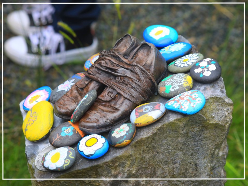 Liverpool Irish Festival (@livirishfest) on Twitter photo 📬👣iscover Postcards from a Pilgrimage at Northern Lights (5 Mann St L8 5AF) 8:30am-3pm daily 'til Fri 15 Nov. Follow the journey of bronze shoes from <a href="/strokestownpark/">National Famine Museum | Strokestown Park</a> to <a href="/stlukesboc/">St Luke's Bombed Out Church</a> through a series of postcards. Free! ❤️📍#Liverpool #FamineTrail <a href="/JohnnieMaguire/">John Maguire/ArtsGroupie</a> <a href="/HeritageFundUK/">The National Lottery Heritage Fund</a> 📬👣iscover Postcards from a Pilgrimage at Northern Lights (5 Mann St L8 5AF) 8:30am-3pm daily 'til Fri 15 Nov. Follow the journey of bronze shoes from <a href="/strokestownpark/">National Famine Museum | Strokestown Park</a> to <a href="/stlukesboc/">St Luke's Bombed Out Church</a> through a series of postcards. Free! ❤️📍#Liverpool #FamineTrail <a href="/JohnnieMaguire/">John Maguire/ArtsGroupie</a> <a href="/HeritageFundUK/">The National Lottery Heritage Fund</a>