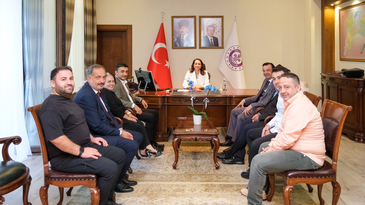 Burdur Gazeteciler Cemiyeti Yönetim Kurulu olarak Burdur’a ataması yapılan ve Burdur’un ilk kadın Valisi olma ünvanını da kazanan Sayın Valimiz Tülay Baydar Bilgihan’ı ziyaret ettik. Burdur’un kadın bir Vali ile tanışmış olması bizleri oldukça gururlandırdı. İnanıyoruz ki hem