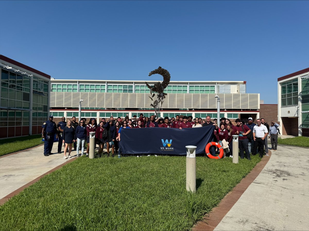 NolaHarborPD's tweet image. This week, #HPD was onsite for We Work The Waterways at Chalmette High Schools. Officers talked to students about the important role they play in protecting the Port of New Orleans' gateway and maritime law enforcement. 

#HonorPrideDedication #YourWorkingRiver