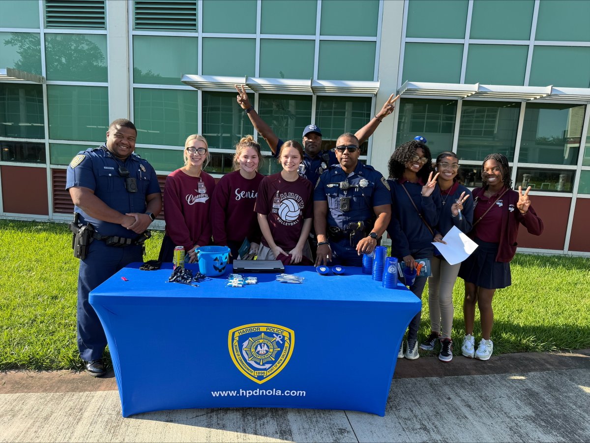 NolaHarborPD's tweet image. This week, #HPD was onsite for We Work The Waterways at Chalmette High Schools. Officers talked to students about the important role they play in protecting the Port of New Orleans' gateway and maritime law enforcement. 

#HonorPrideDedication #YourWorkingRiver