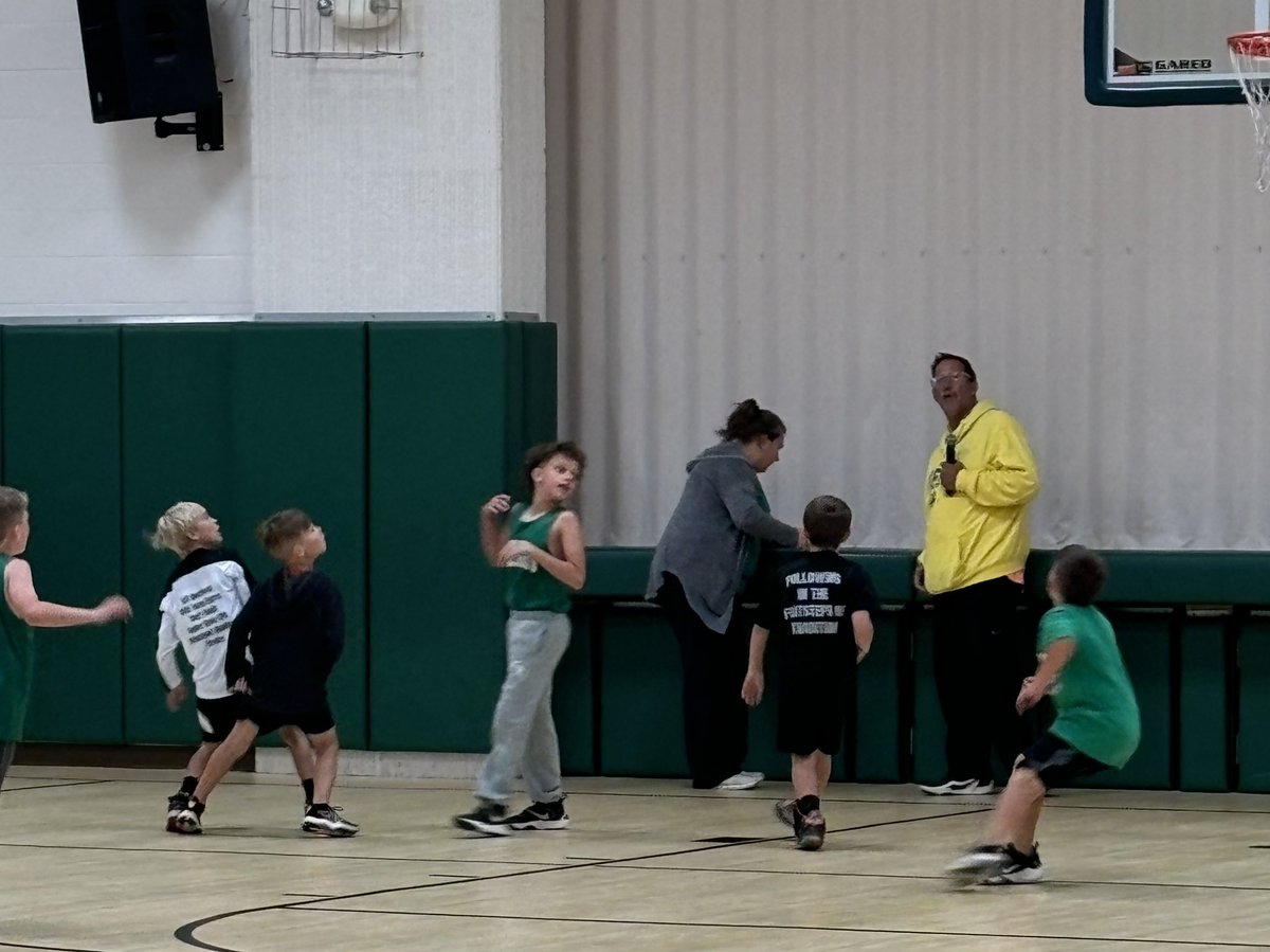 MrsPrice4thCC's tweet photo. 3 on 3 basketball tourney to take us into fall break! https://t.co/xjXzwpn1Aq