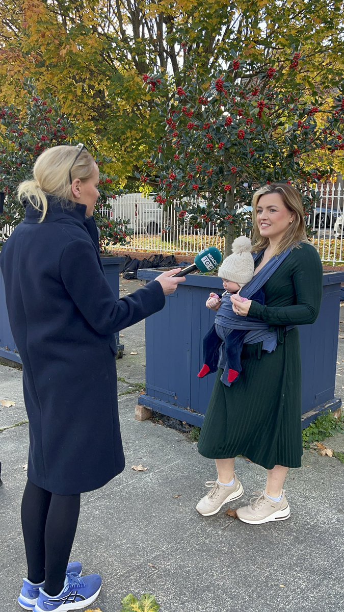 lovely to chat to <a href="/CaoimheNLaighin/">Caoimhe Ní Laighin</a> <a href="/NuachtTG4/">Nuacht TG4</a> <a href="/rtenews/">RTÉ News</a> 
<a href="/DGSdundalk/">DundalkGrammarSchool</a> board still refusing to give their students the opportunity to play GAA. Check out <a href="/LMFMRADIO/">LMFM RADIO</a> for more info.
Wishing them well on getting this over line. 🙌🏽💯 #Dgs4GAA 
(Mason’s debut on TV was an added bonus 🥰)