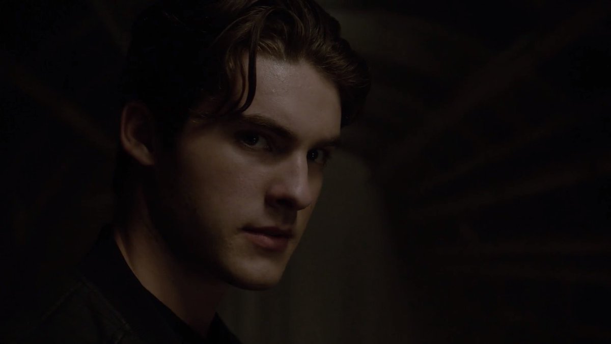 ⠀⠀⠀⠀
นายอยากให้ฉันเชื่อที่นายพูดรึไง ฝูงคือความไว้ใจ สิ่งแรกที่นายทำคือหาวิธีฆ่าเรา และมันไม่สำคัญว่าใครลืม—ฉันไม่ลืมแน่

ฉันเห็นแม่ของสก็อต ฉันเห็นสิ่งที่นายทำ และถึงฉันจะกลัวสิ่งที่อยู่ข้างล่างนี่มากแค่ไหน สิ่งที่ฉันกลัวยิ่งกว่านั้นเยอะคือการหันหลังให้นาย

⠀⠀⠀⠀