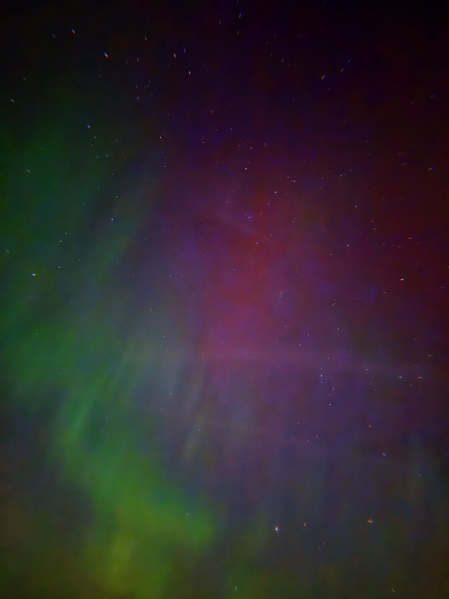 k_scheitler's tweet image. Aurora borealis over Rochester, Minnesota 🖤