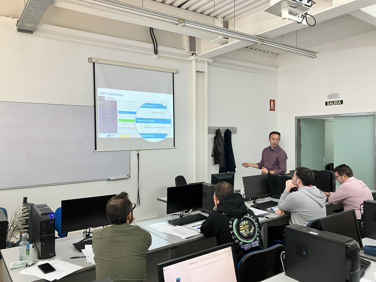MartinTardio's tweet image. 🌐💻🔓Hoy en Taller sobre Seguridad en Redes WAN con Juan Miguel Gallardo @codisats configuramos redes de operadores y routers @mikrotik_com Actividad de la Cátedra @incibe- @CUMe_UEx- @infouex en Ciberseguridad.
#CiberCUMe
#PlanDeRecuperación
#CátedrasCiber
#NextGenerationEU