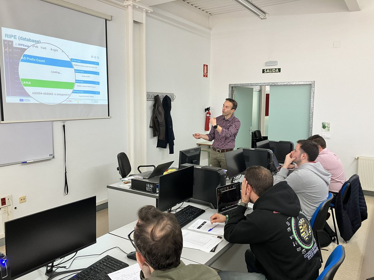 MartinTardio's tweet image. 🌐💻🔓Hoy en Taller sobre Seguridad en Redes WAN con Juan Miguel Gallardo @codisats configuramos redes de operadores y routers @mikrotik_com Actividad de la Cátedra @incibe- @CUMe_UEx- @infouex en Ciberseguridad.
#CiberCUMe
#PlanDeRecuperación
#CátedrasCiber
#NextGenerationEU